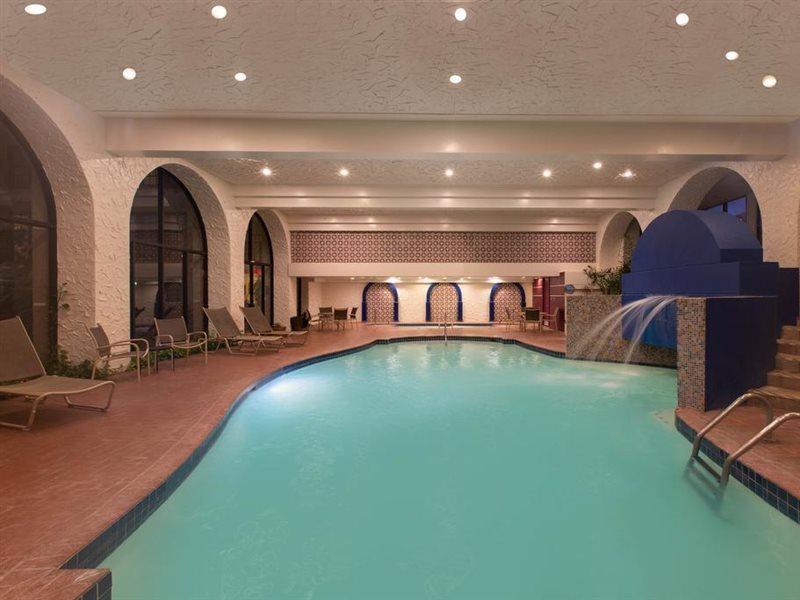 Aksarben Suites Trademark Collection By Wyndham Omaha Esterno foto