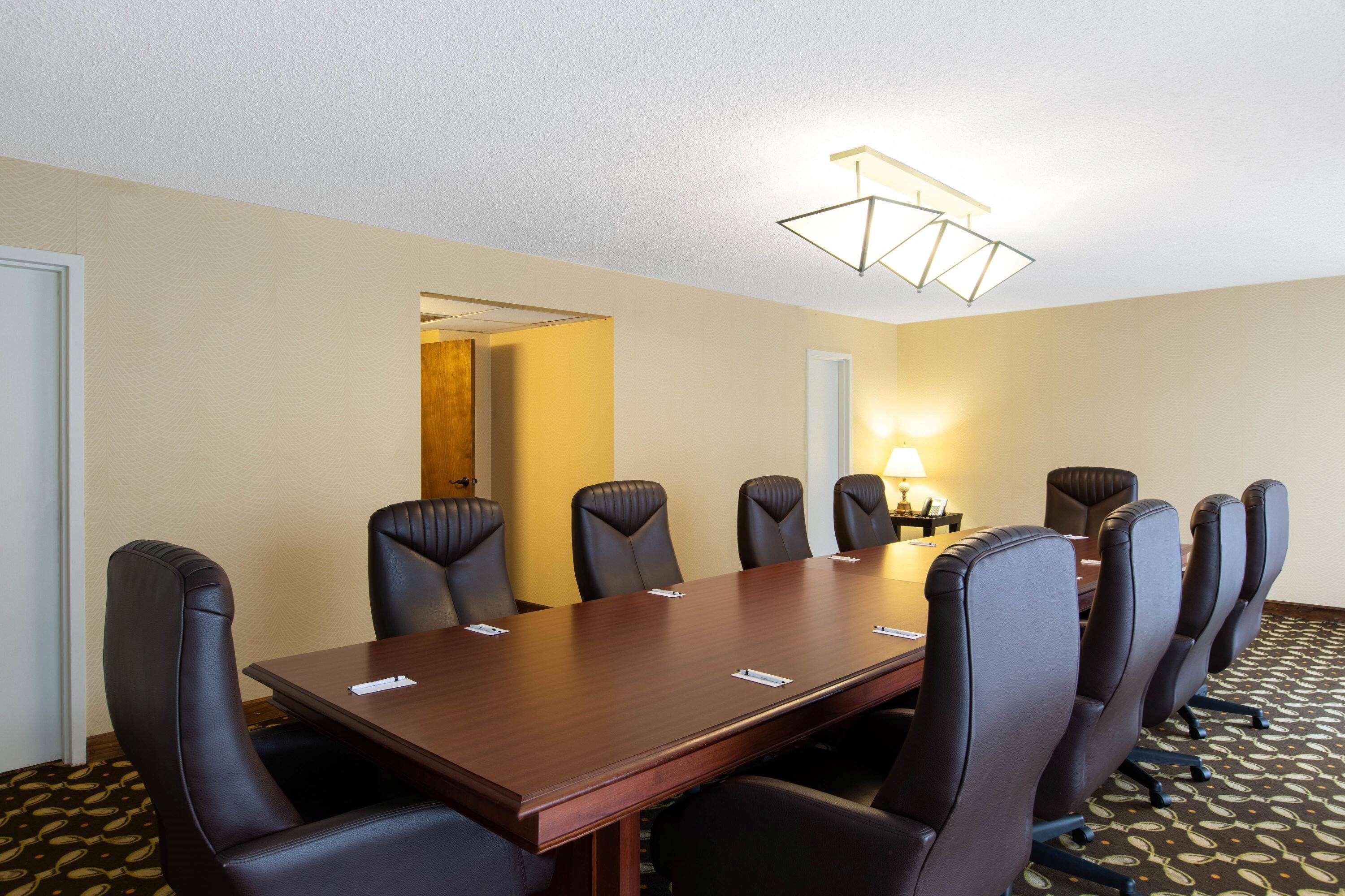 Aksarben Suites Trademark Collection By Wyndham Omaha Esterno foto