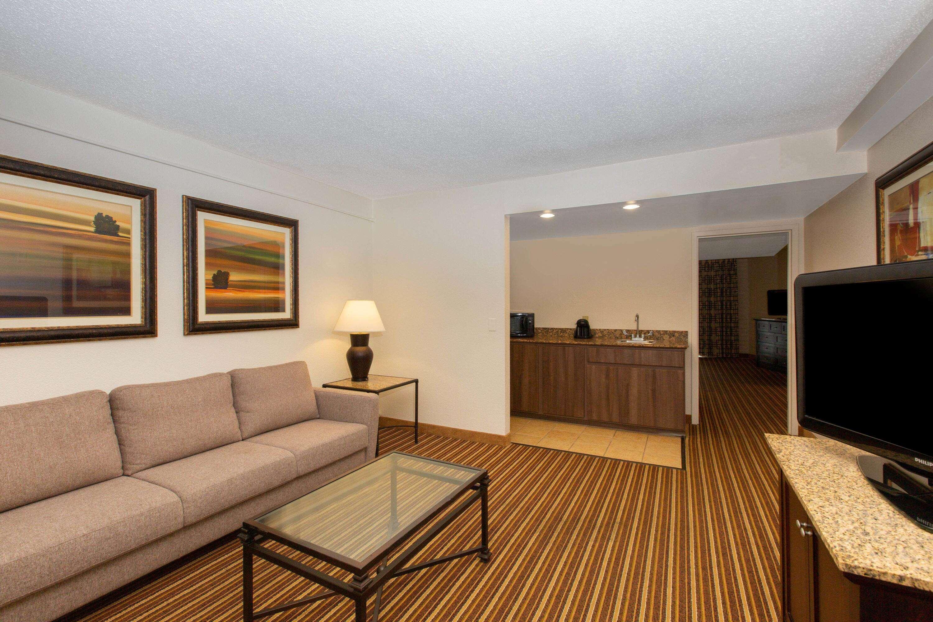 Aksarben Suites Trademark Collection By Wyndham Omaha Esterno foto
