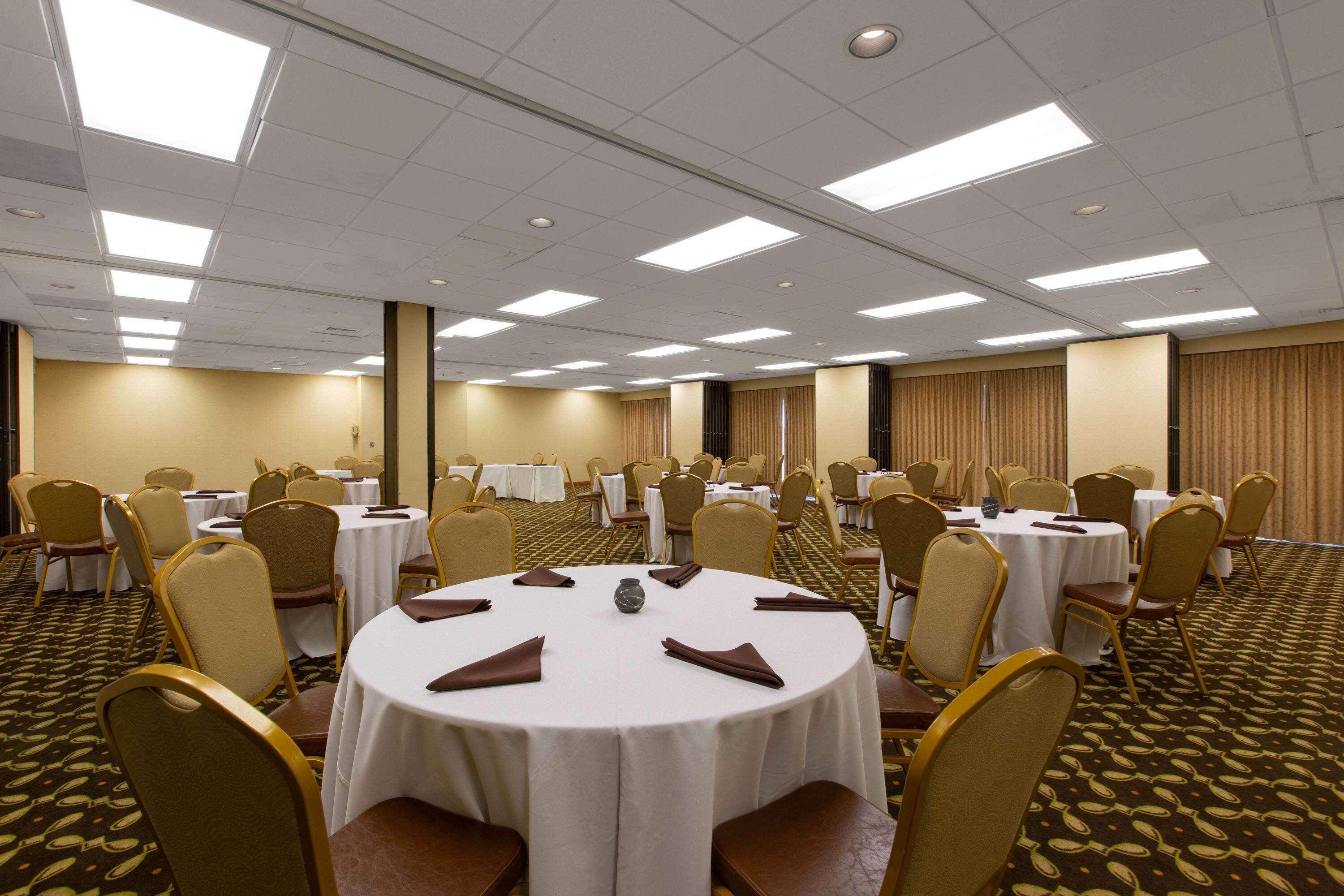Aksarben Suites Trademark Collection By Wyndham Omaha Esterno foto