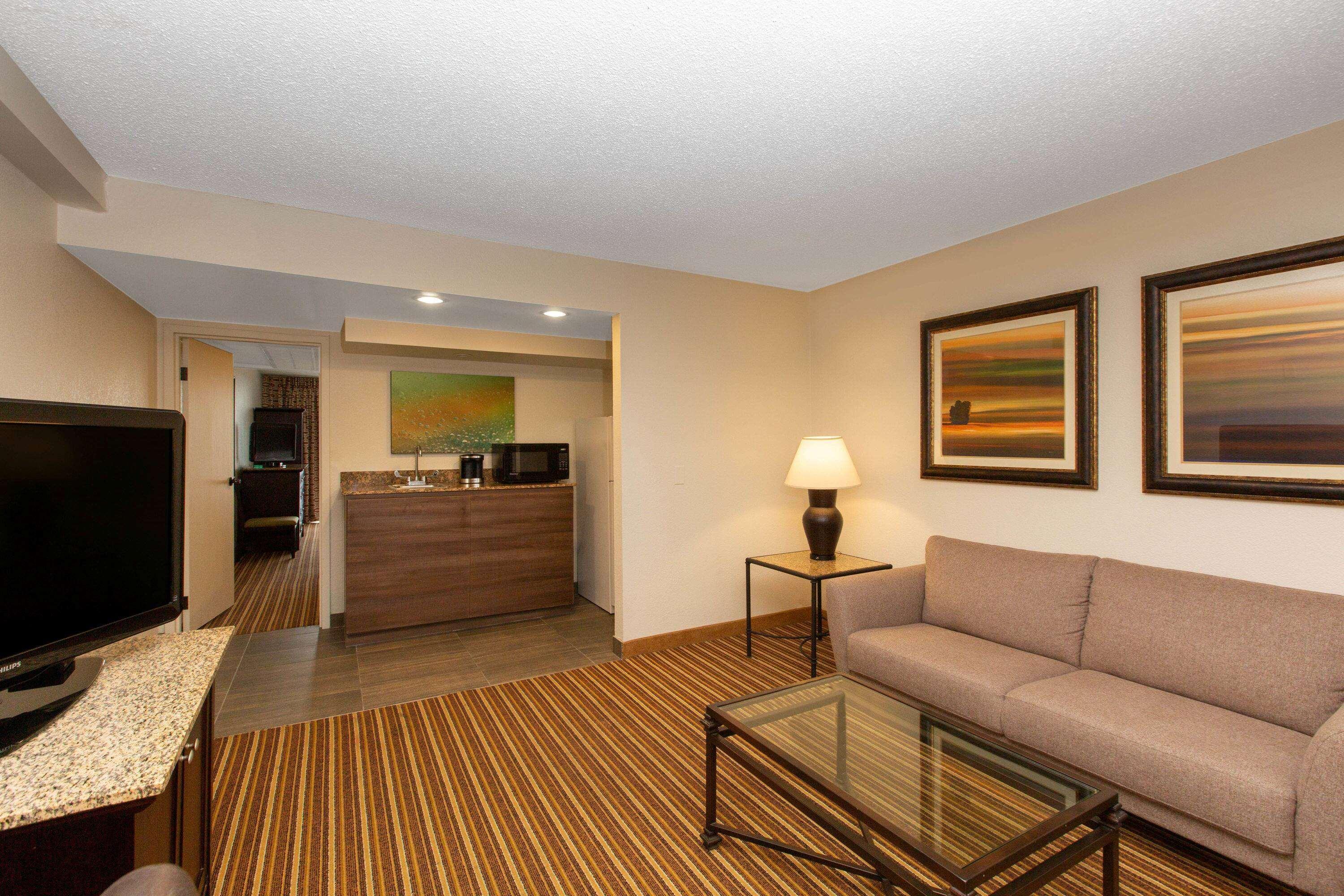 Aksarben Suites Trademark Collection By Wyndham Omaha Esterno foto