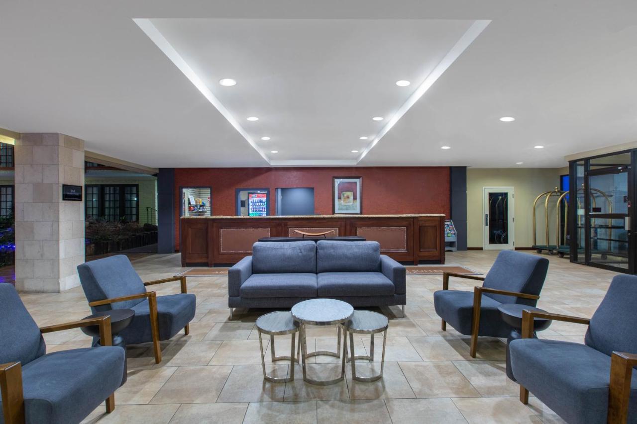 Aksarben Suites Trademark Collection By Wyndham Omaha Esterno foto